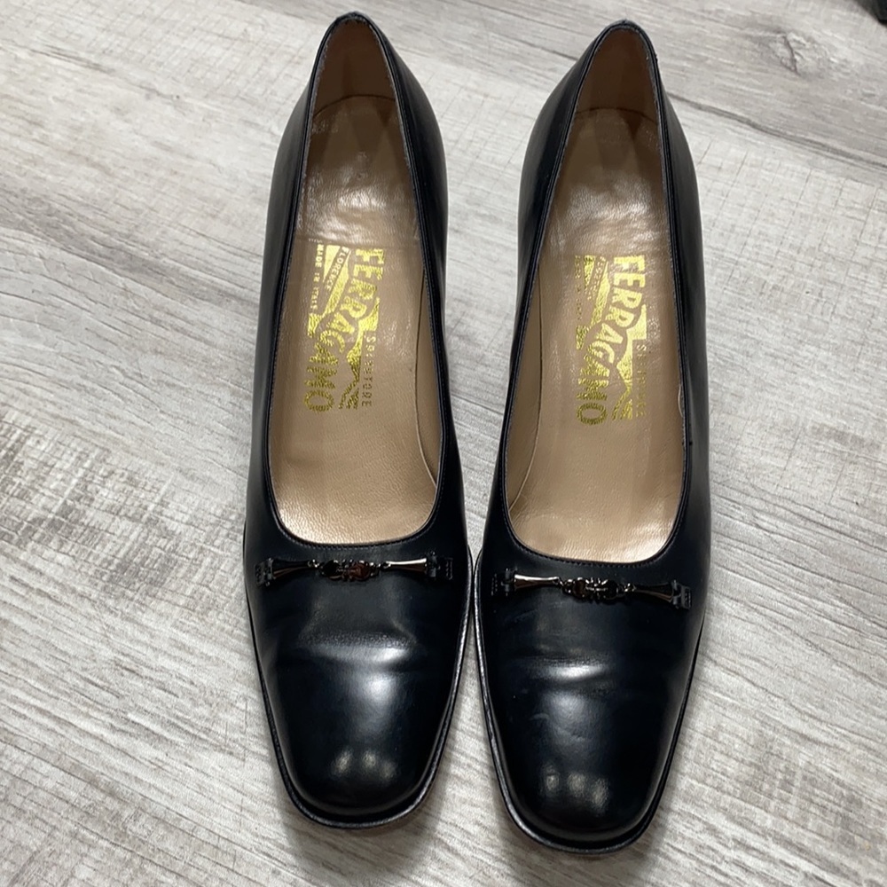 Salvatore Ferragamo Womens Sz 75 3a Black Color